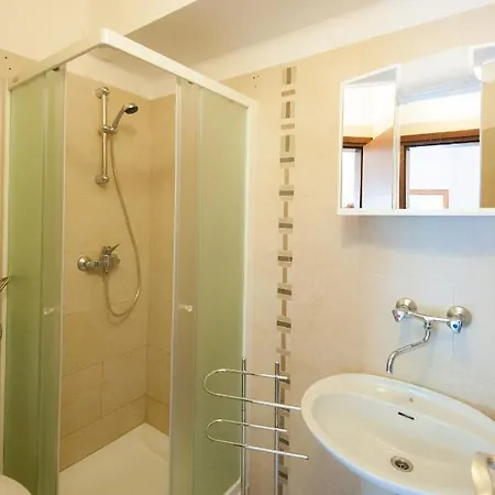Apartments And Rooms With Parking Space Njivice, Krk - 5398 Guest house