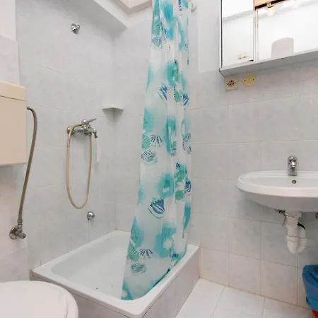 Apartments And Rooms With Parking Space Njivice, Krk - 5398 Njivice