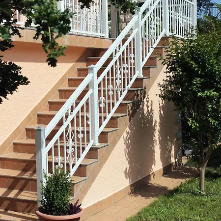 Apartments And Rooms With Parking Space Njivice, Krk - 5398 Guest house Njivice