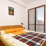 Guest house Apartments And Rooms With Parking Space Njivice, Krk - 5398 3*