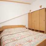Guest house Apartments And Rooms With Parking Space Njivice, Krk - 5398 3*