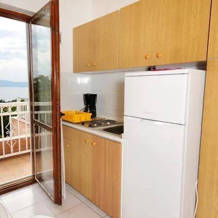 Apartments And Rooms With Parking Space Njivice, Krk - 5398