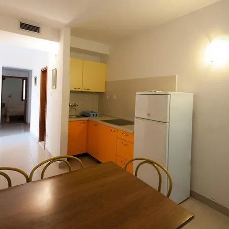 Apartments And Rooms With Parking Space Njivice, Krk - 5398 Guest house Njivice