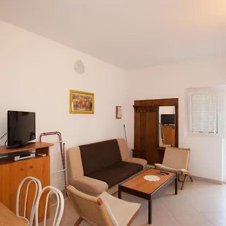 Guest house Apartments And Rooms With Parking Space Njivice, Krk - 5398 Njivice