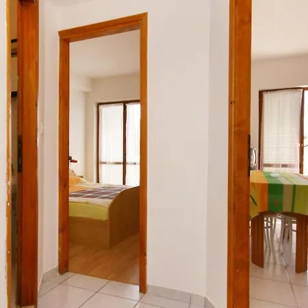 Apartments And Rooms With Parking Space Njivice, Krk - 5398 Njivice