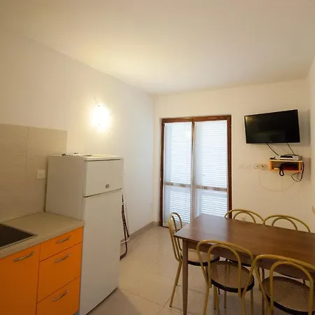 Apartments And Rooms With Parking Space Njivice, Krk - 5398