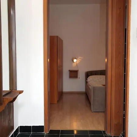 Guest house Apartments And Rooms With Parking Space Njivice, Krk - 5398 3*