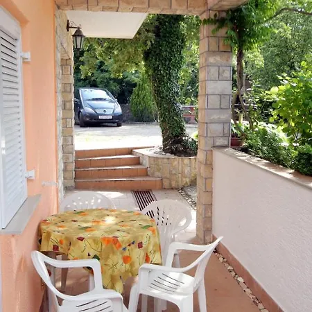 Guest house Apartments And Rooms With Parking Space Njivice, Krk - 5398 Njivice