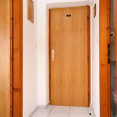 Apartments And Rooms With Parking Space Njivice, Krk - 5398