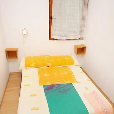Guest house Apartments And Rooms With Parking Space Njivice, Krk - 5398