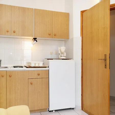 Apartments And Rooms With Parking Space Njivice, Krk - 5398 Njivice