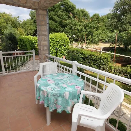Apartments And Rooms With Parking Space Njivice, Krk - 5398 Guest house