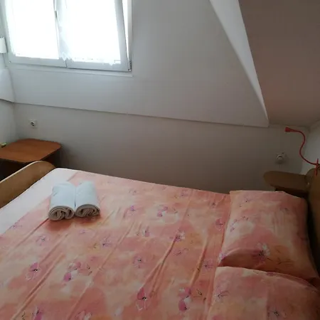 Apartments And Rooms With Parking Space Njivice, Krk - 5398 Njivice