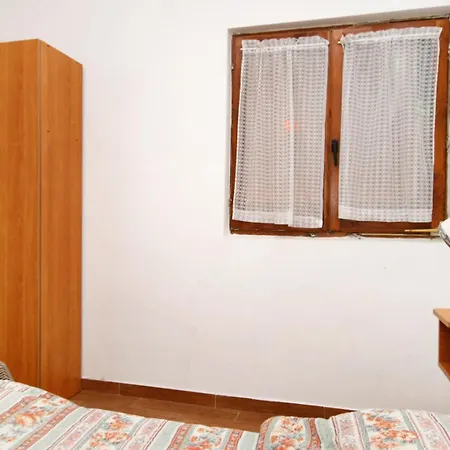 Apartments And Rooms With Parking Space Njivice, Krk - 5398 Njivice