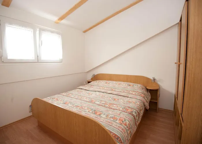 And With Parking Space Njivice, Krk - 5398 Pensiune 3*