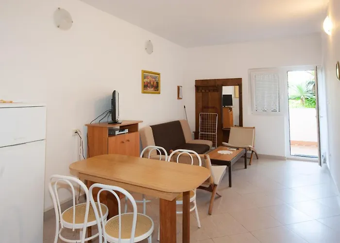 And With Parking Space Njivice, Krk - 5398 Pensiune 3*
