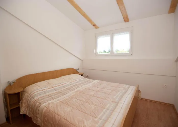And With Parking Space Njivice, Krk - 5398 Pensiune 3*
