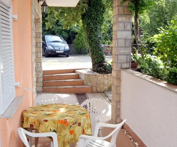 Pensiune And With Parking Space Njivice, Krk - 5398 Njivice